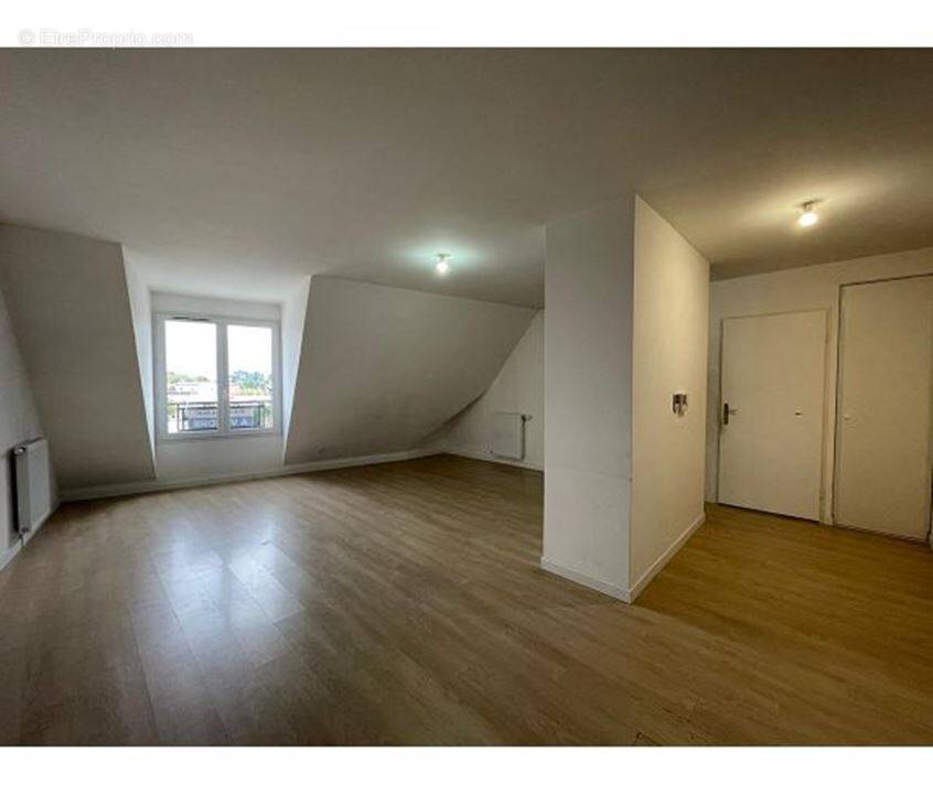 Appartement à SAINTE-GENEVIEVE-DES-BOIS