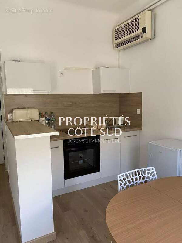 Commerce à LAUDUN-L&#039;ARDOISE