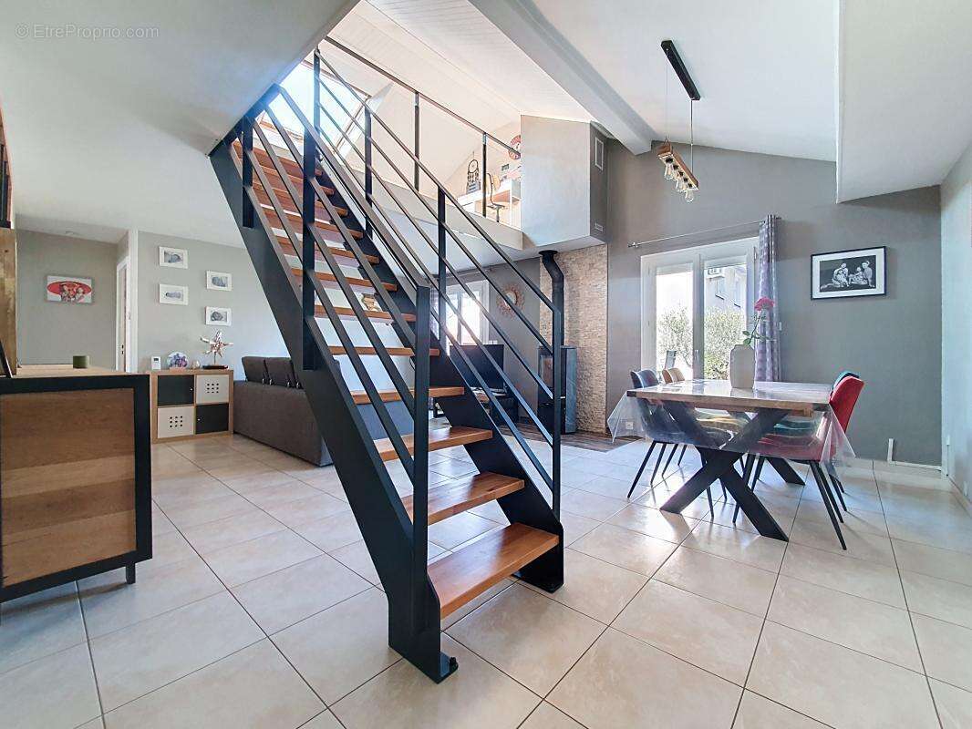 Maison à SAINT-SYMPHORIEN-D'OZON