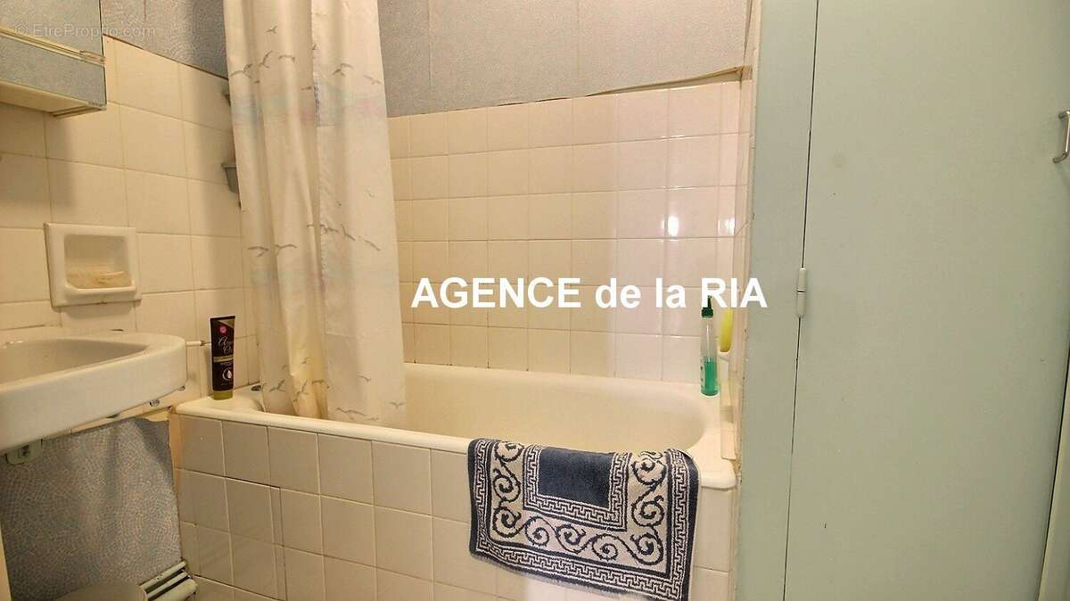 APPARTEMENT T3 - dernier étage - A deux pas du port - photo 9