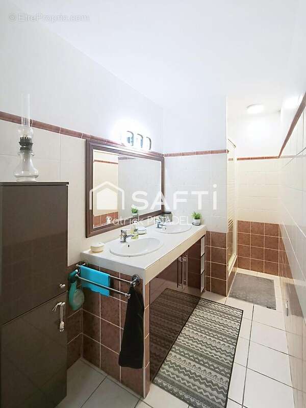 Maison 135 m² à Latour-De-France  - photo 8