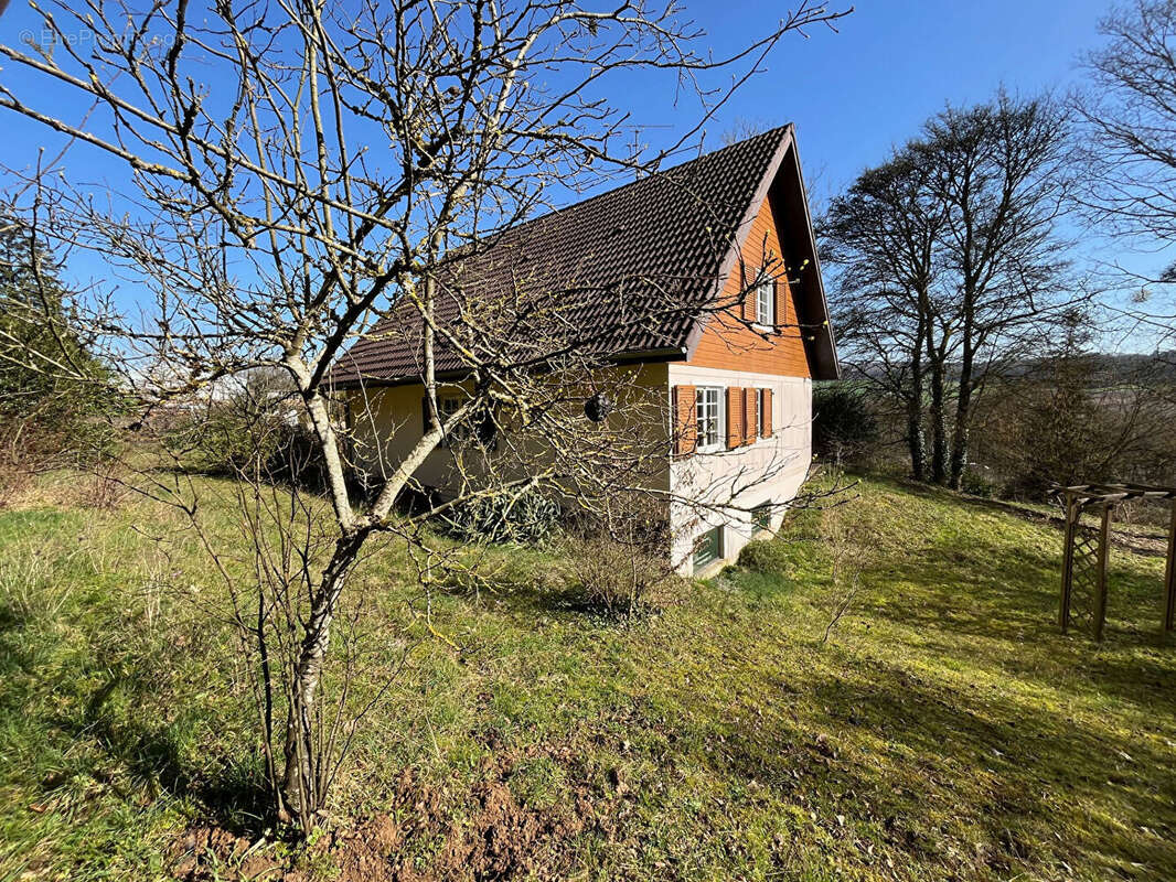 Maison à MARBACHE