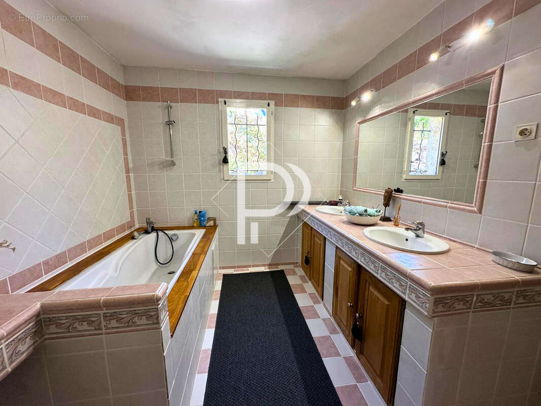 Maison à PLAN-DE-LA-TOUR