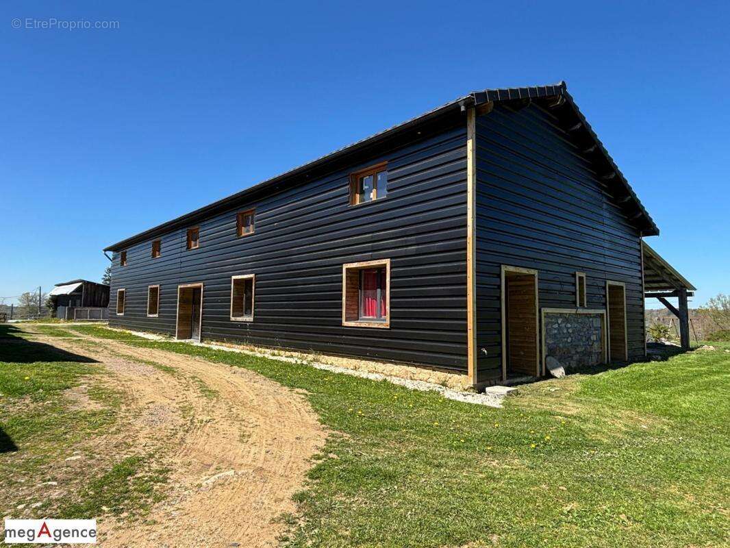 Maison à SAINT-GERMAIN-LES-VERGNES