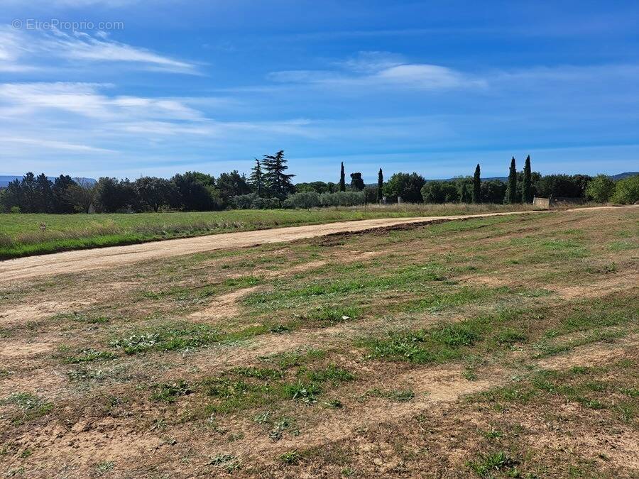 Terrain 190 m² à Pertuis  - photo 1