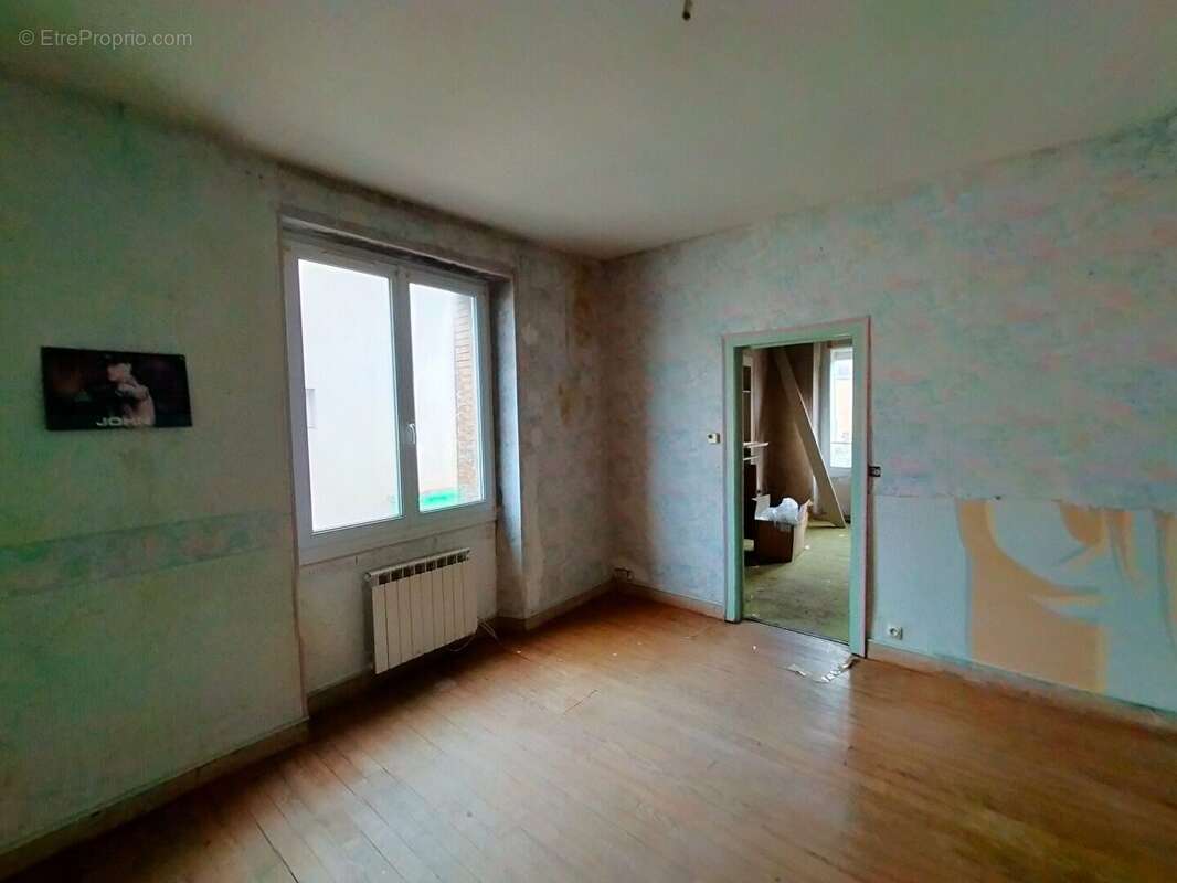 Maison à VILLAINES-LA-JUHEL