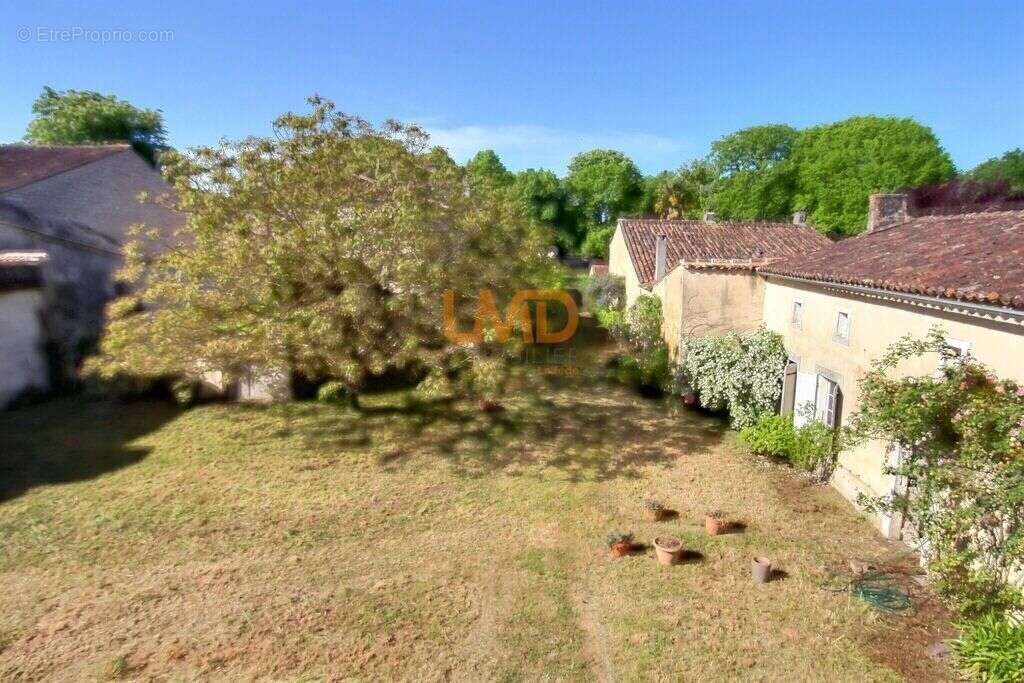 Maison à SALIGNAC-SUR-CHARENTE