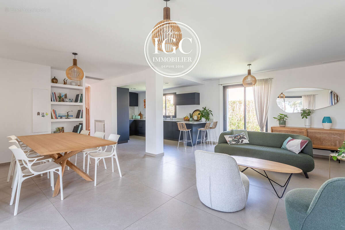 Villa de 200 m2 avec vue mer à Carry - photo 5