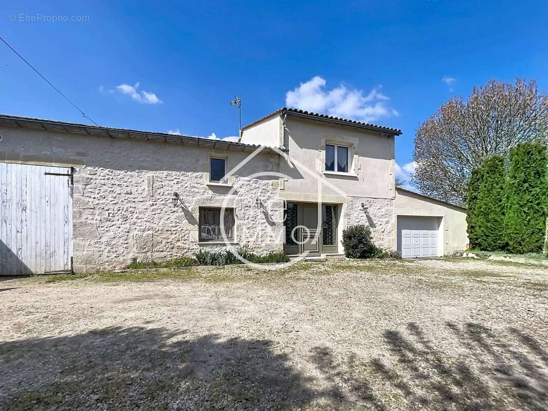 Montpeyroux: Grande propriété en pierre avec piscine intérieure - photo 2