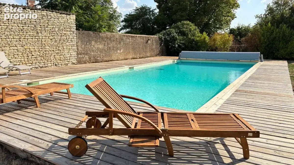 Propriété de caractère en pierre - 376 m² - Piscine chauffée -  Panneaux solaires - Champigny à 10minutes de N. de Poitou - photo 3