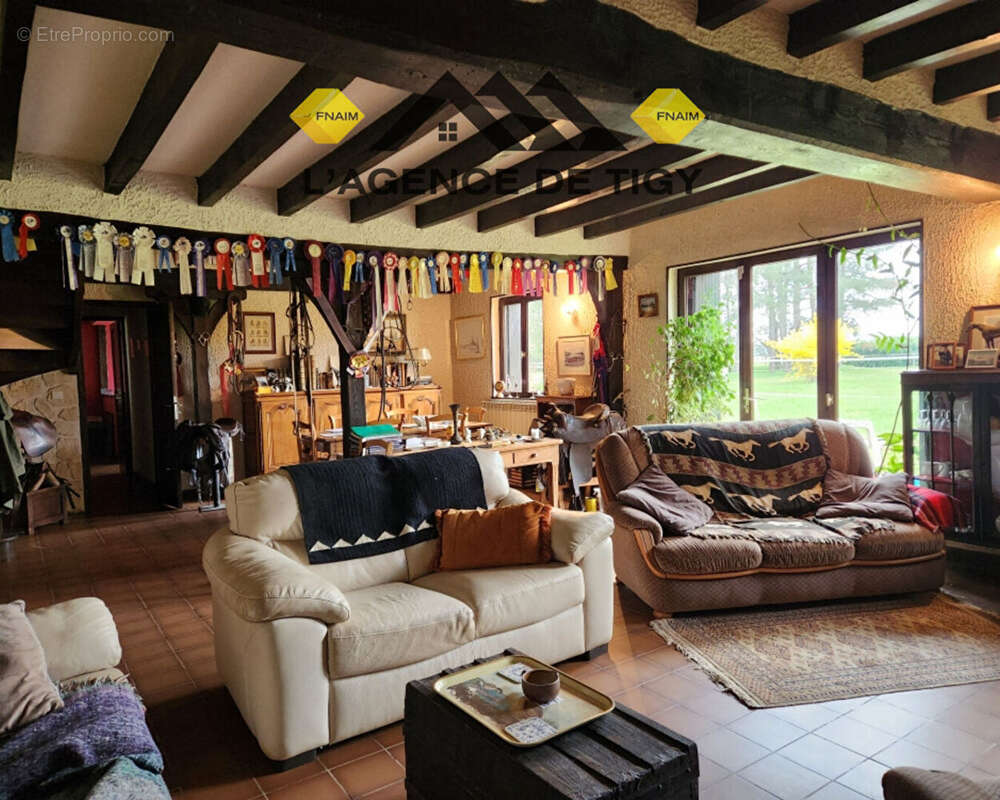 Maison à NEUVY-EN-SULLIAS