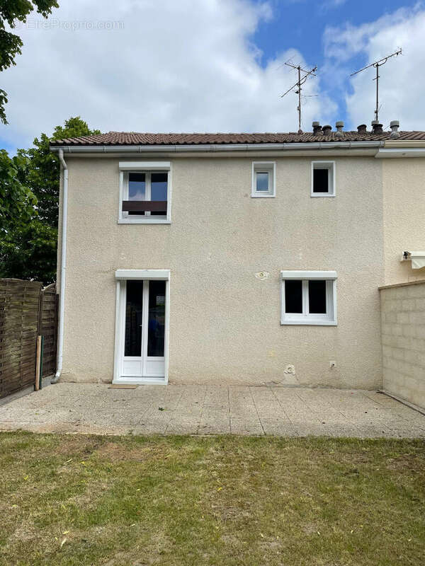 Maison à SAINT-JEAN-DE-BRAYE