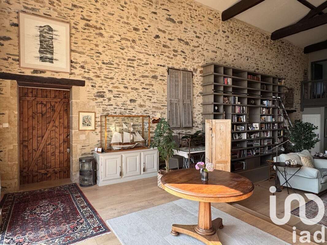 Maison 340 m² à Vouvant  - photo 5