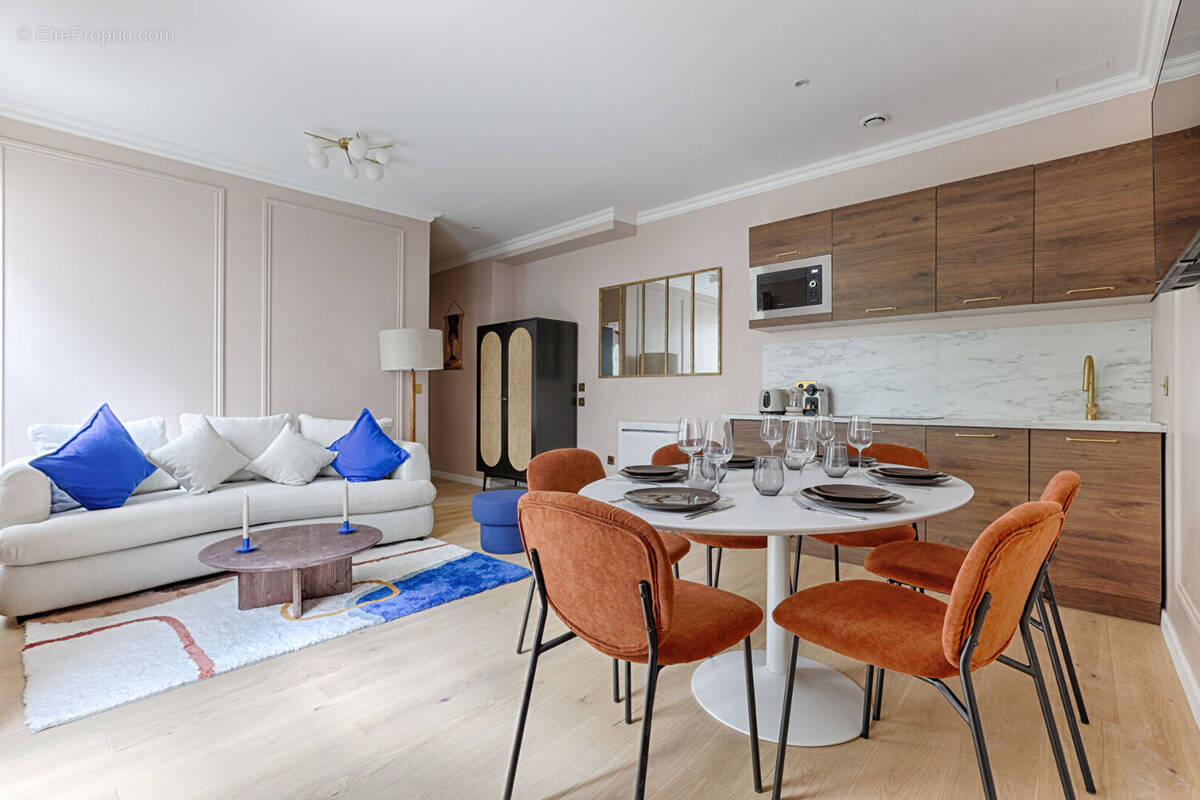 Appartement à PARIS-8E