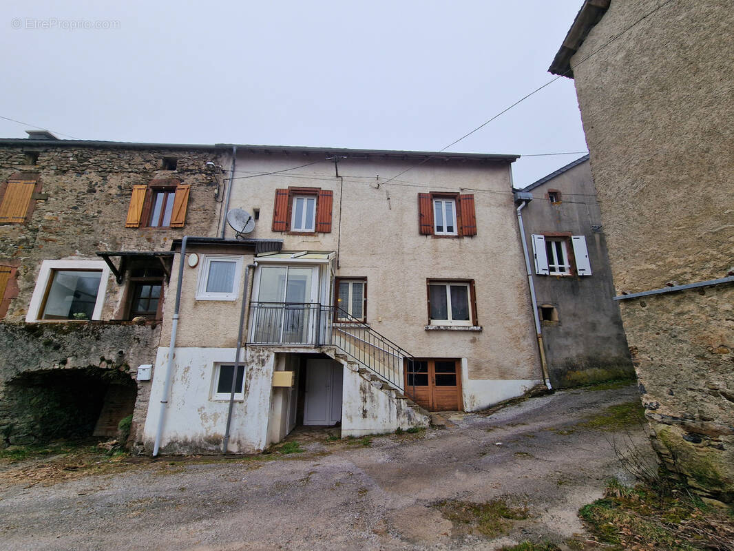 Maison à MURAT-SUR-VEBRE
