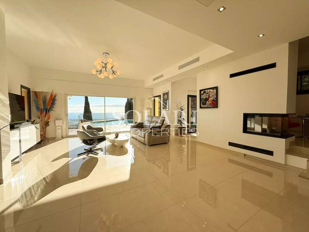 Maison à MANDELIEU-LA-NAPOULE