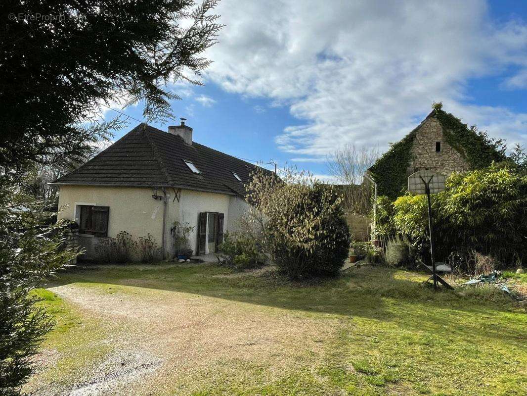 Maison à NOYEN-SUR-SARTHE