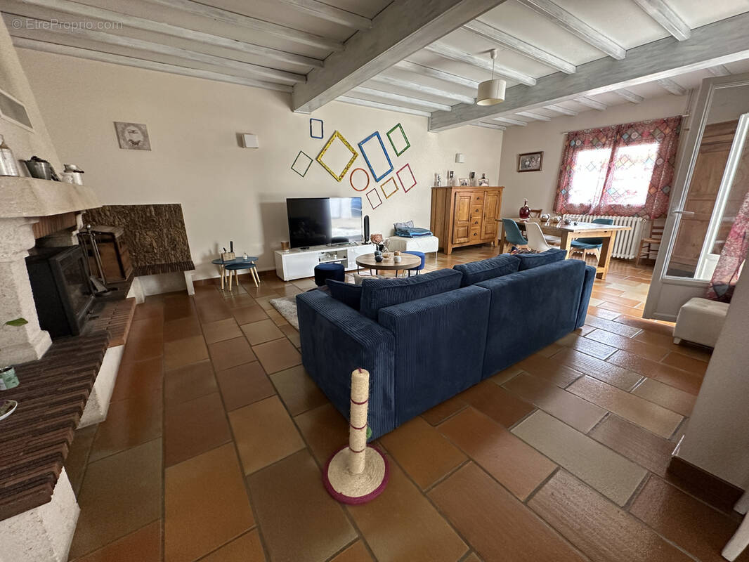 Maison à LA ROCHE-CHALAIS