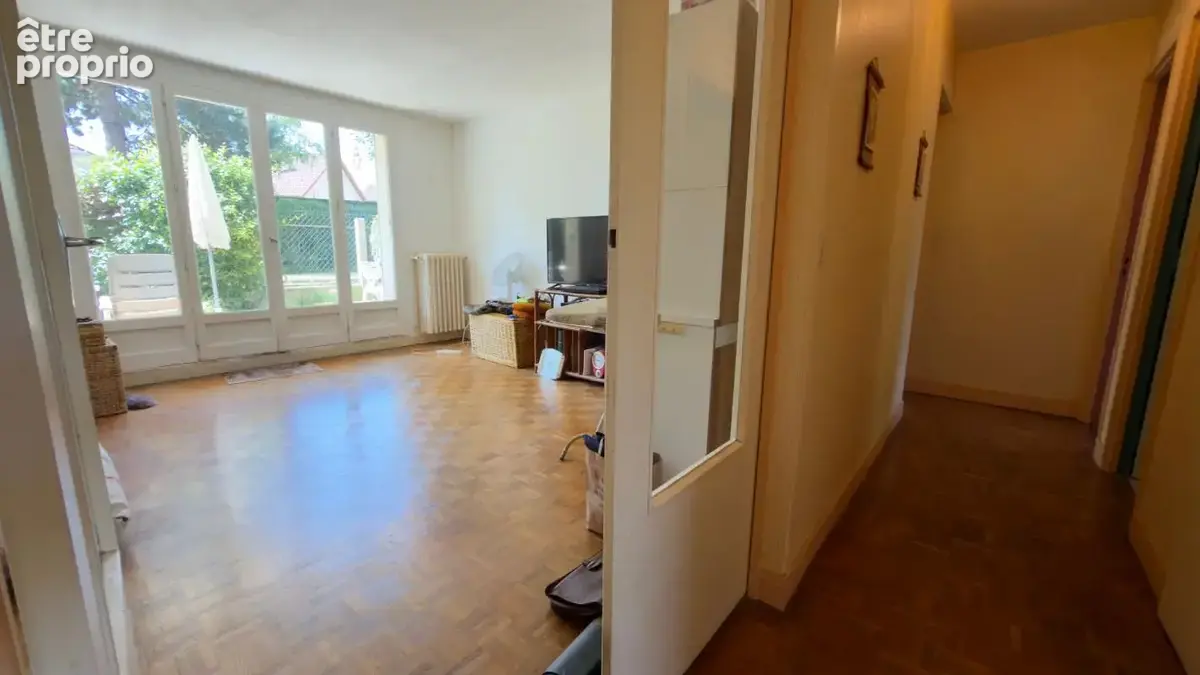 Rez de jardin  f4 -- 77 m², cave et parking au cœur du centre de neuilly plaisance (2 mn a pied) - photo 3