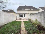 Appartement à SAINT-THIBAULT-DES-VIGNES