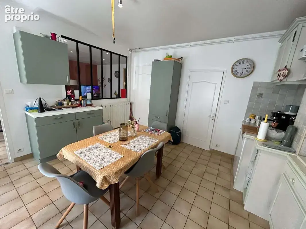Maison 175 m² à Saint-Yrieix-La-Perche  - photo 6