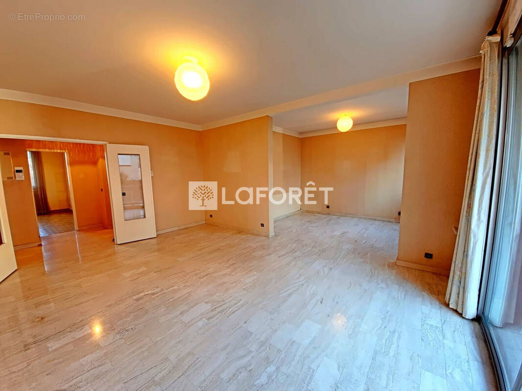 Appartement à SAINT-ETIENNE
