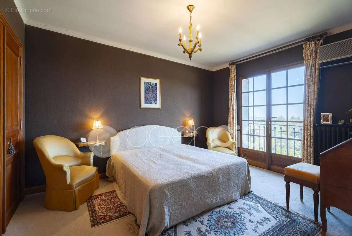 Maison à ROQUEFORT-LES-PINS