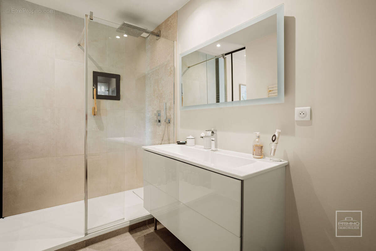 Appartement à NEUVILLE-SUR-SAONE