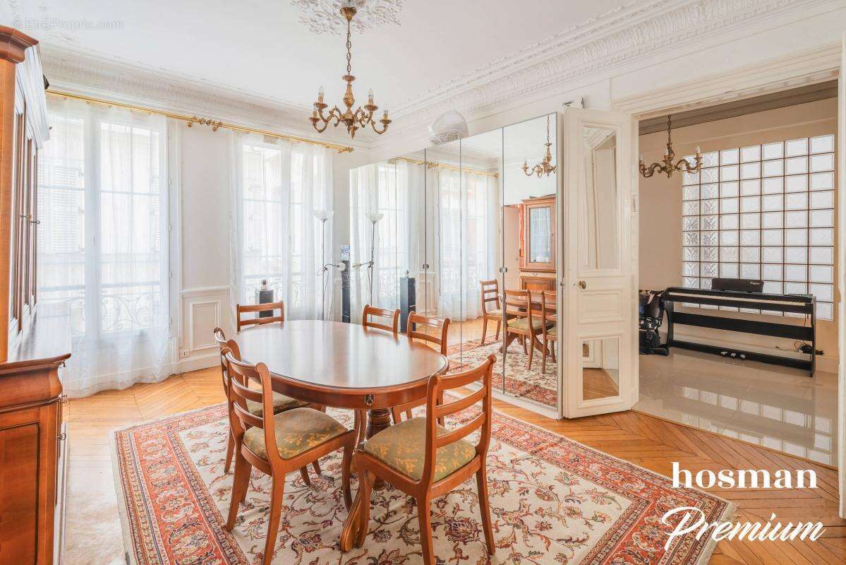 Appartement à PARIS-8E