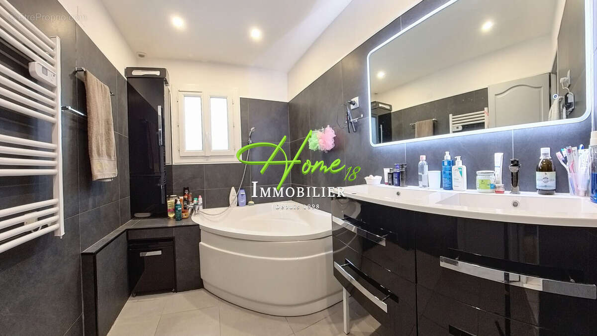 Maison à SAINT-MICHEL-DE-VOLANGIS