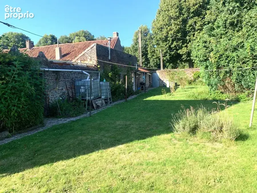 Centre du village, beau potentiel pour cette longère divisée en trois lots !! - photo 2