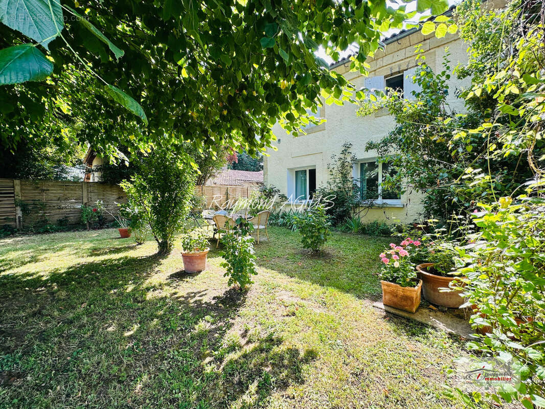 Maison à SAINT-EMILION