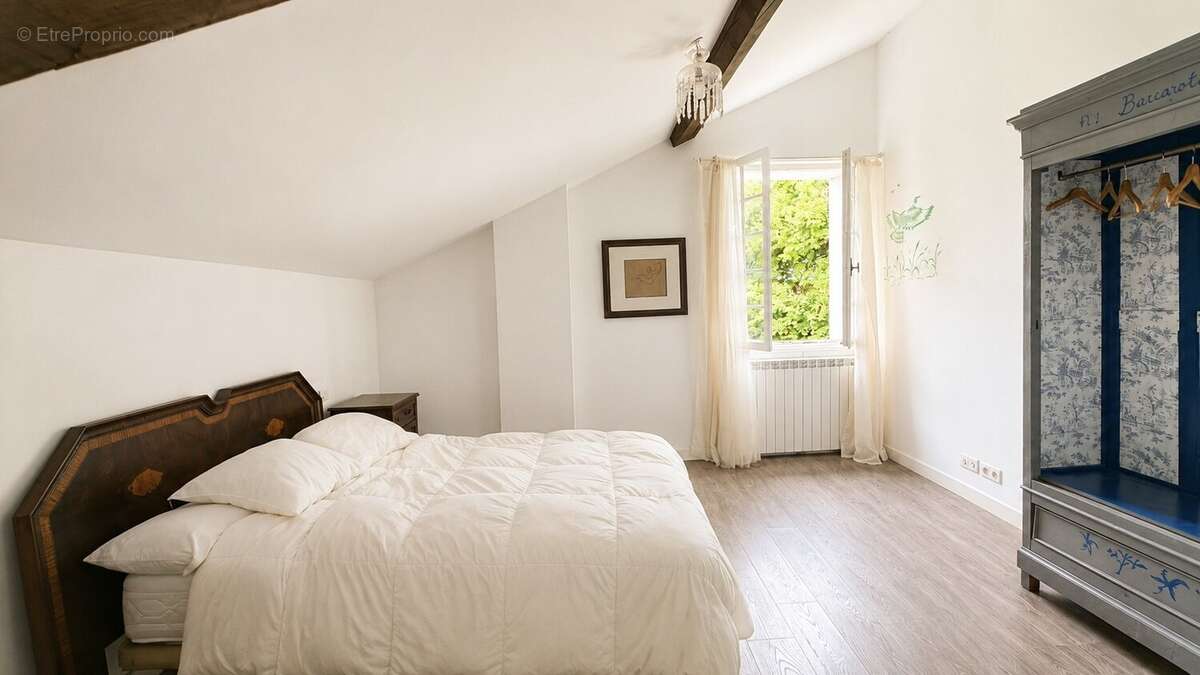 Maison de caractère du XVIIIe siècle rénovée  402 m² habitables  9 chambres  Terrain de 2 215 m²  Urt - photo 18