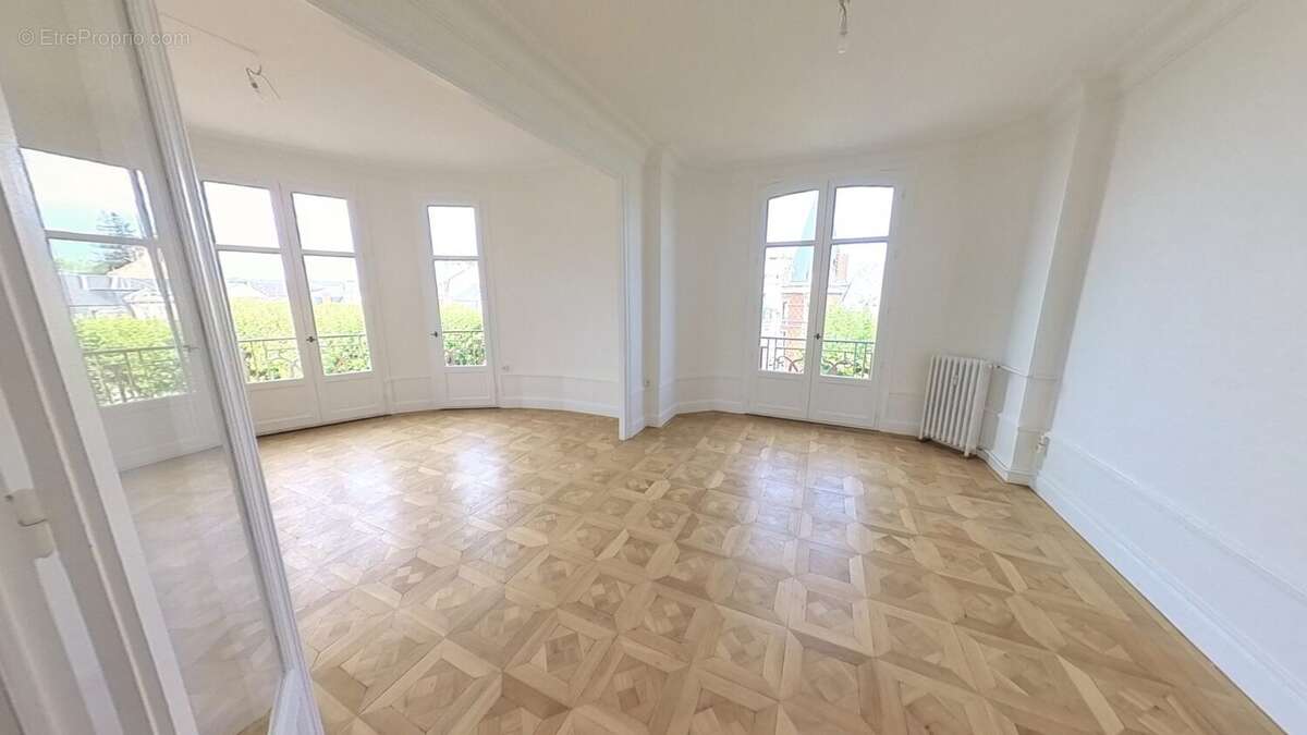 Appartement 81 m² à Montlucon  - photo 4