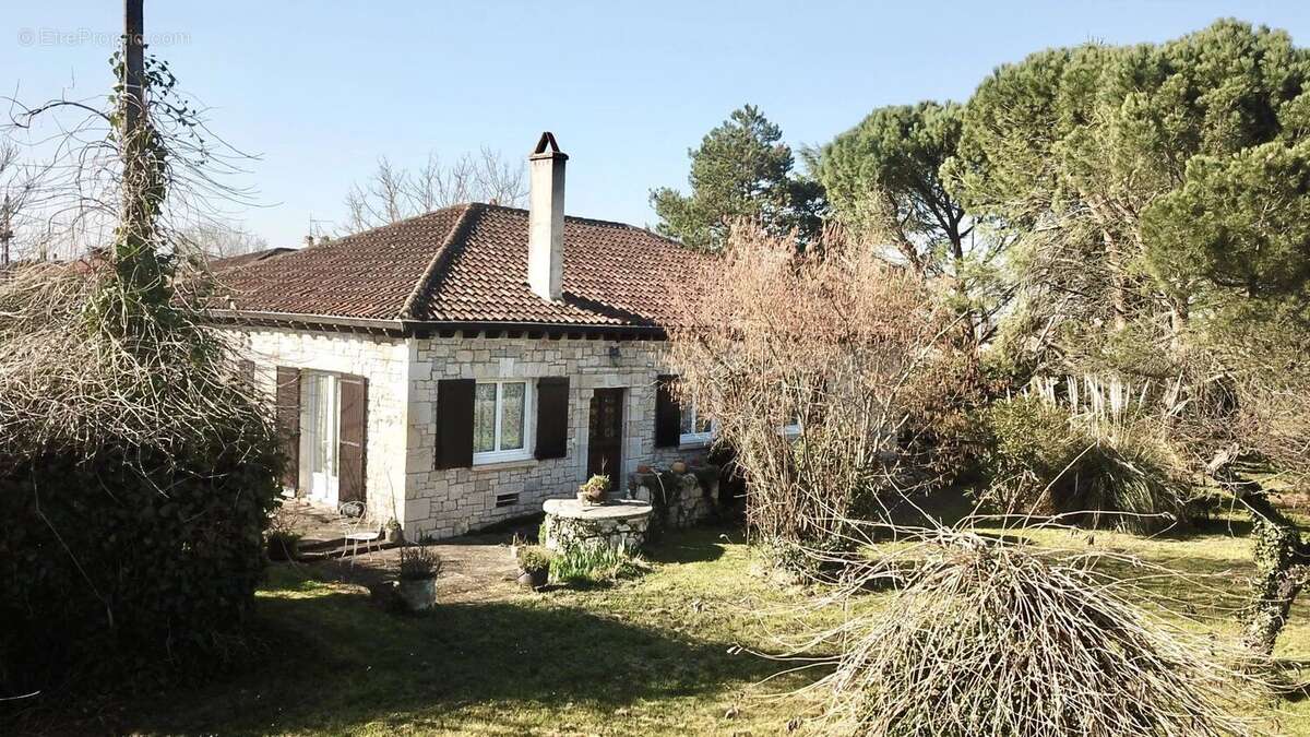 Maison à PUJOLS