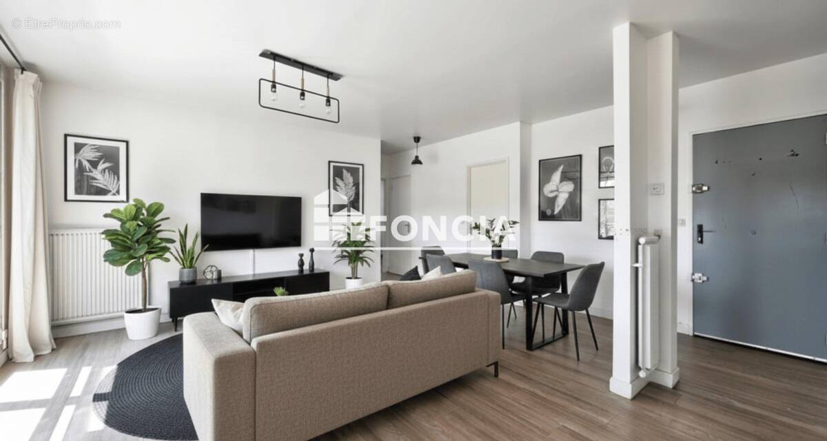 Appartement à FONTENAY-LE-FLEURY