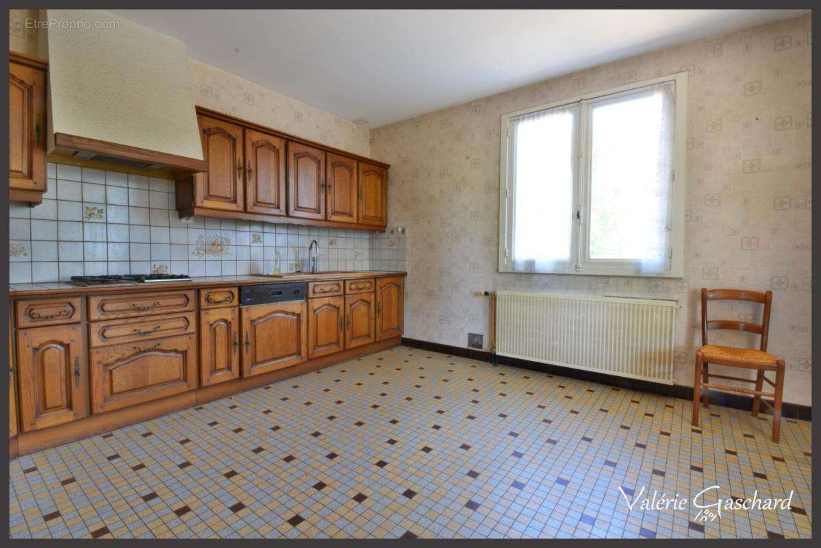 Saint seurin sur l'isle -Maison 4 chambres + sous sol total, grange et terrain - photo 11