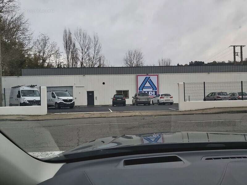 Commerce à VILLEMUR-SUR-TARN