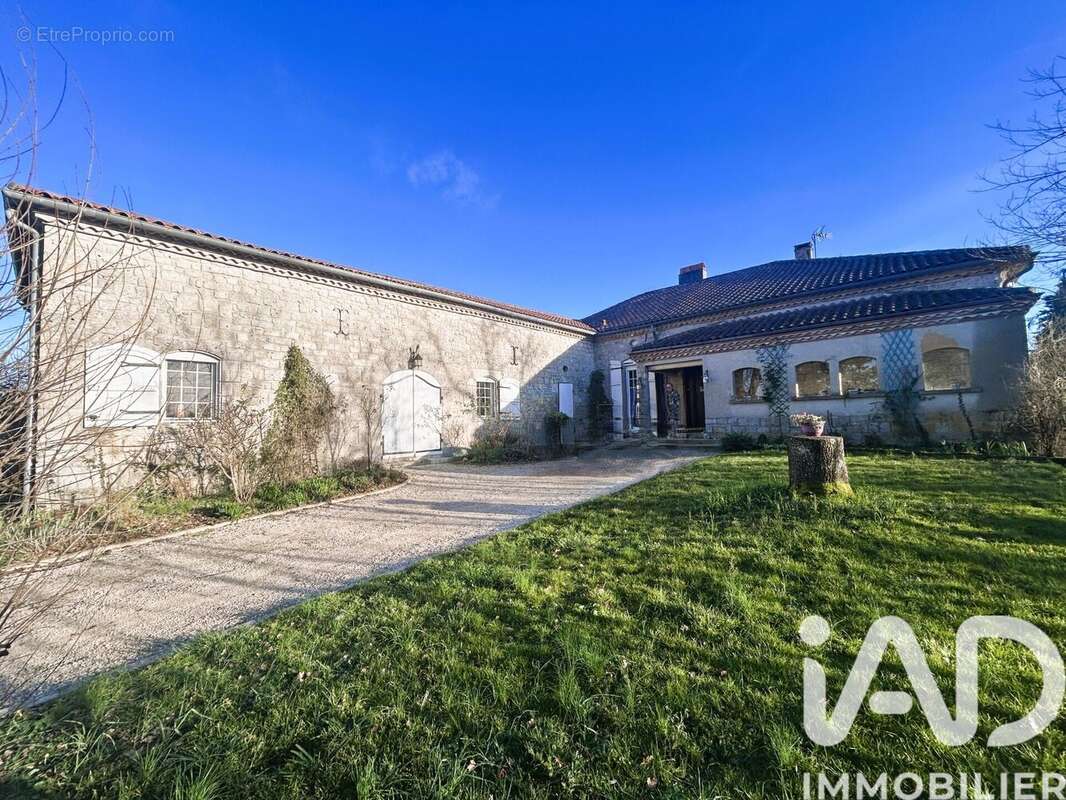 Maison 272 m² à Madaillan  - photo 5