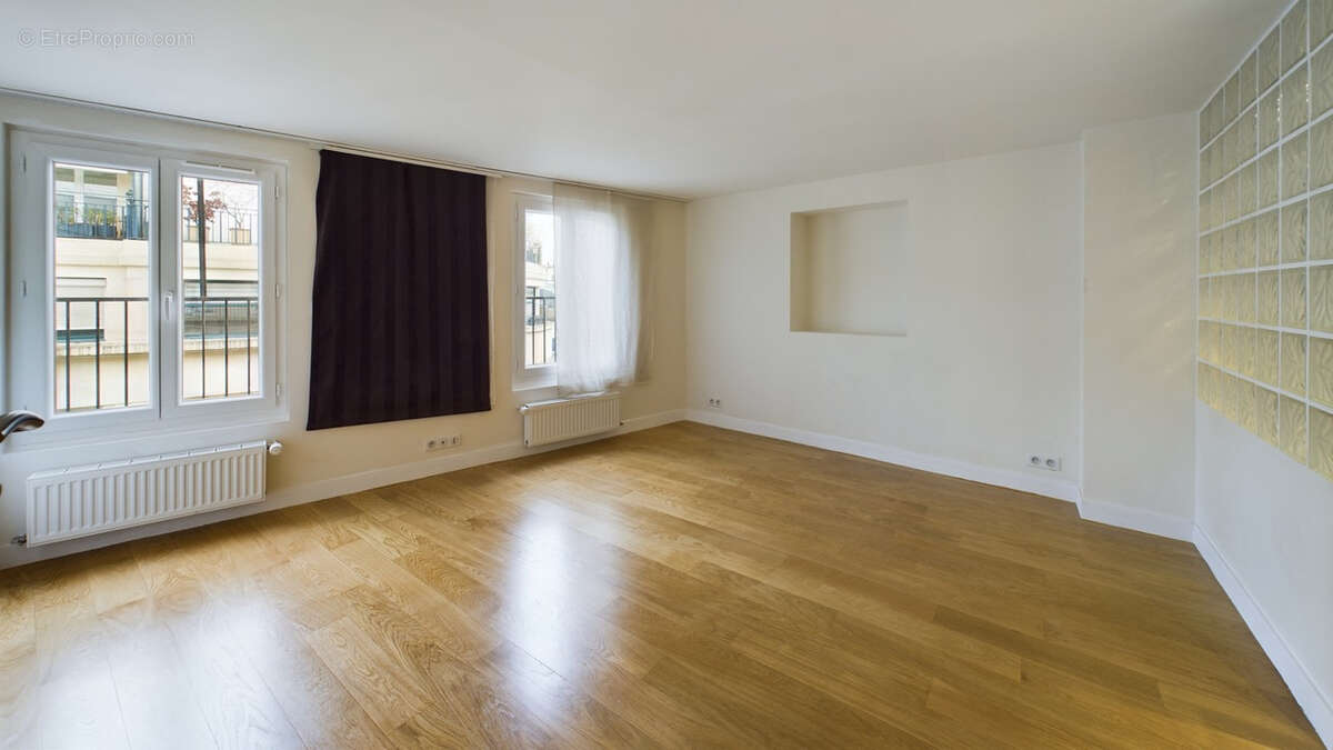 Appartement à PARIS-2E