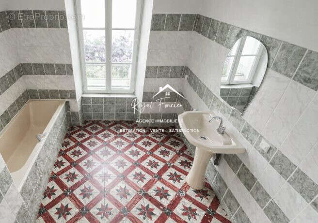 Salle de bain - Maison à LE PETIT-PRESSIGNY