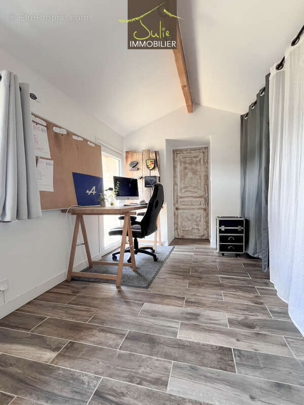 Charmante petite maison entièrement restaurée (2 chambres/bureau) avec dépendances. - photo 5