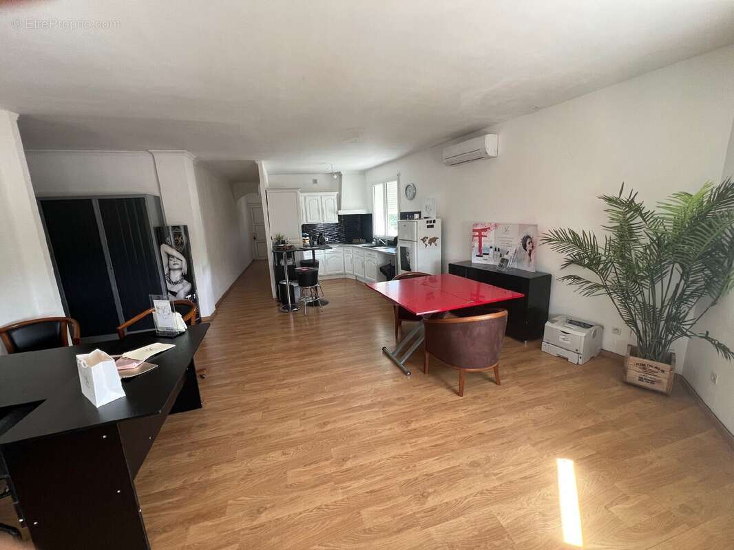 Commerce à EYGUIERES