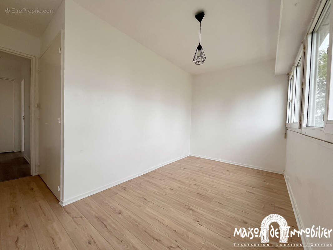 A vendre à COGNAC - Appartement 5 pièces - 86m2 - 2 emplacements de parking - photo 8