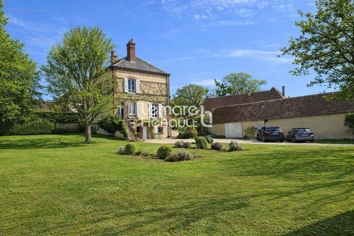 Maison à HOUDAN