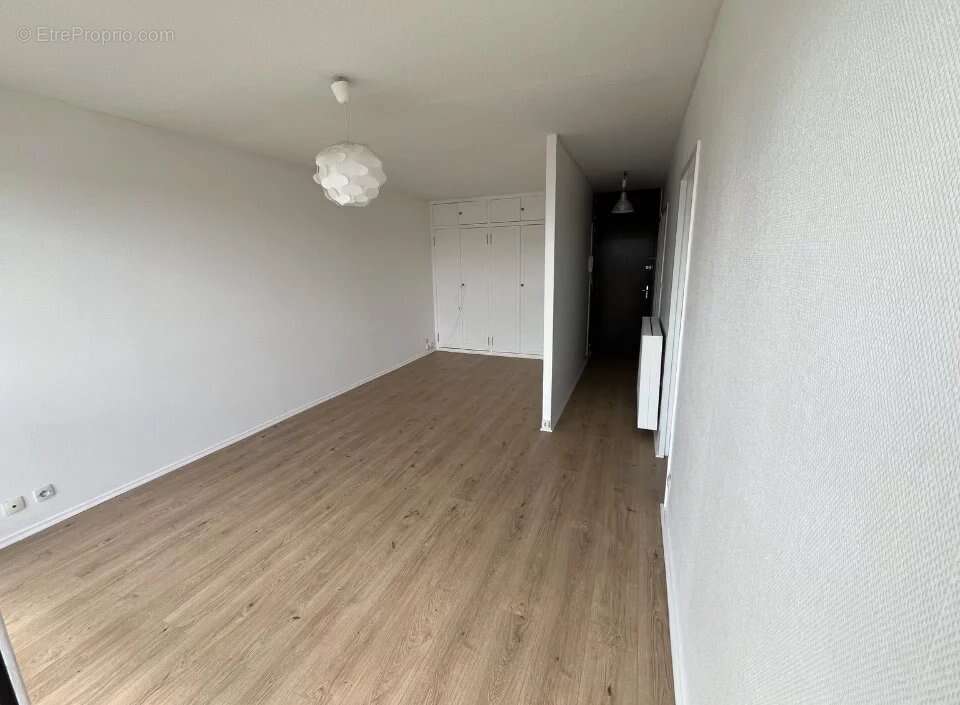 T1 bis + garage + cellier BX  33200 - photo 3