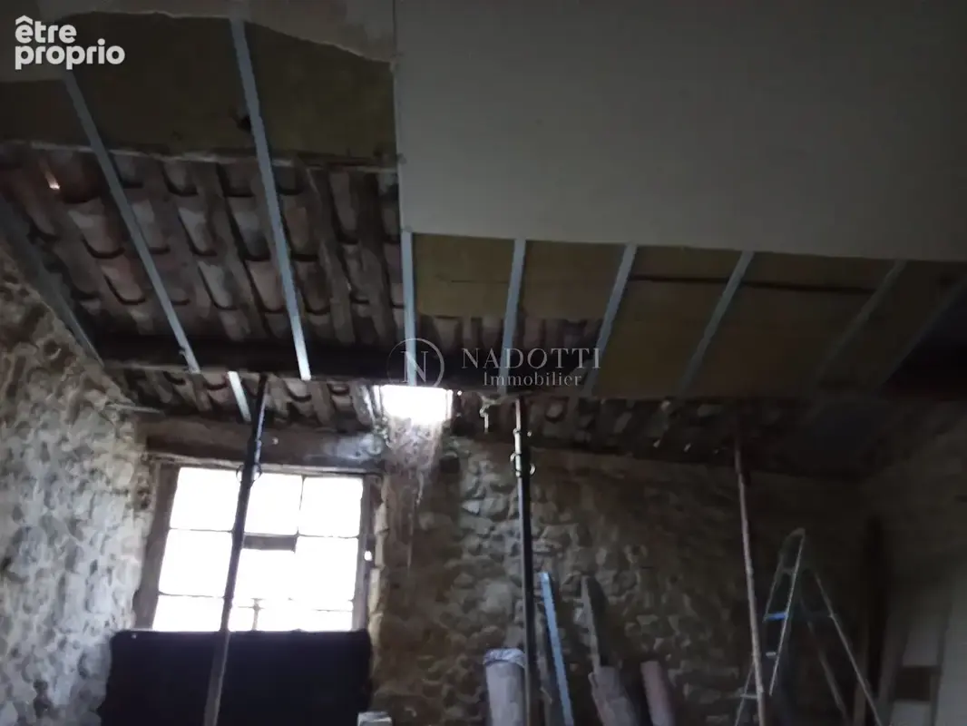 Garage avec potentiel d'aménagement au coeur de Cadenet - photo 3