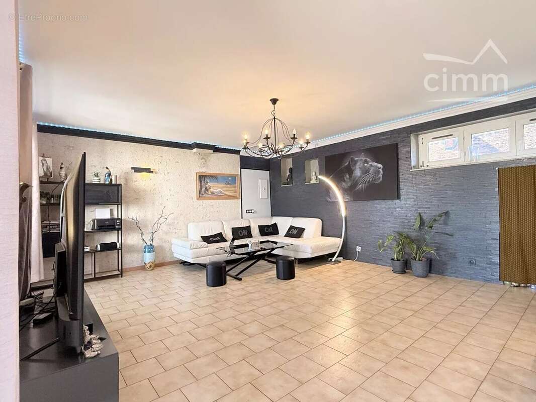 Appartement à SAINT-SULPICE-DE-POMMERAY