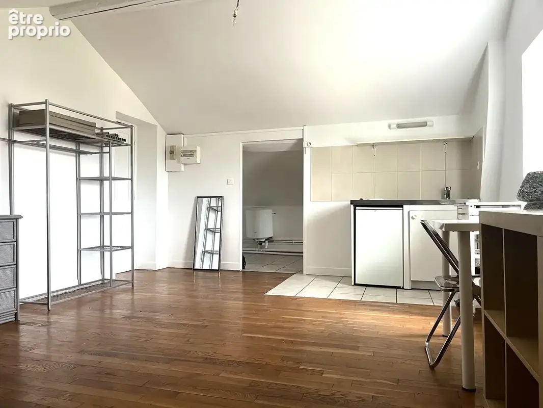 Studio au dernier étage avec vue dégagée et jardin privatif   Centre de Caluire - photo 3