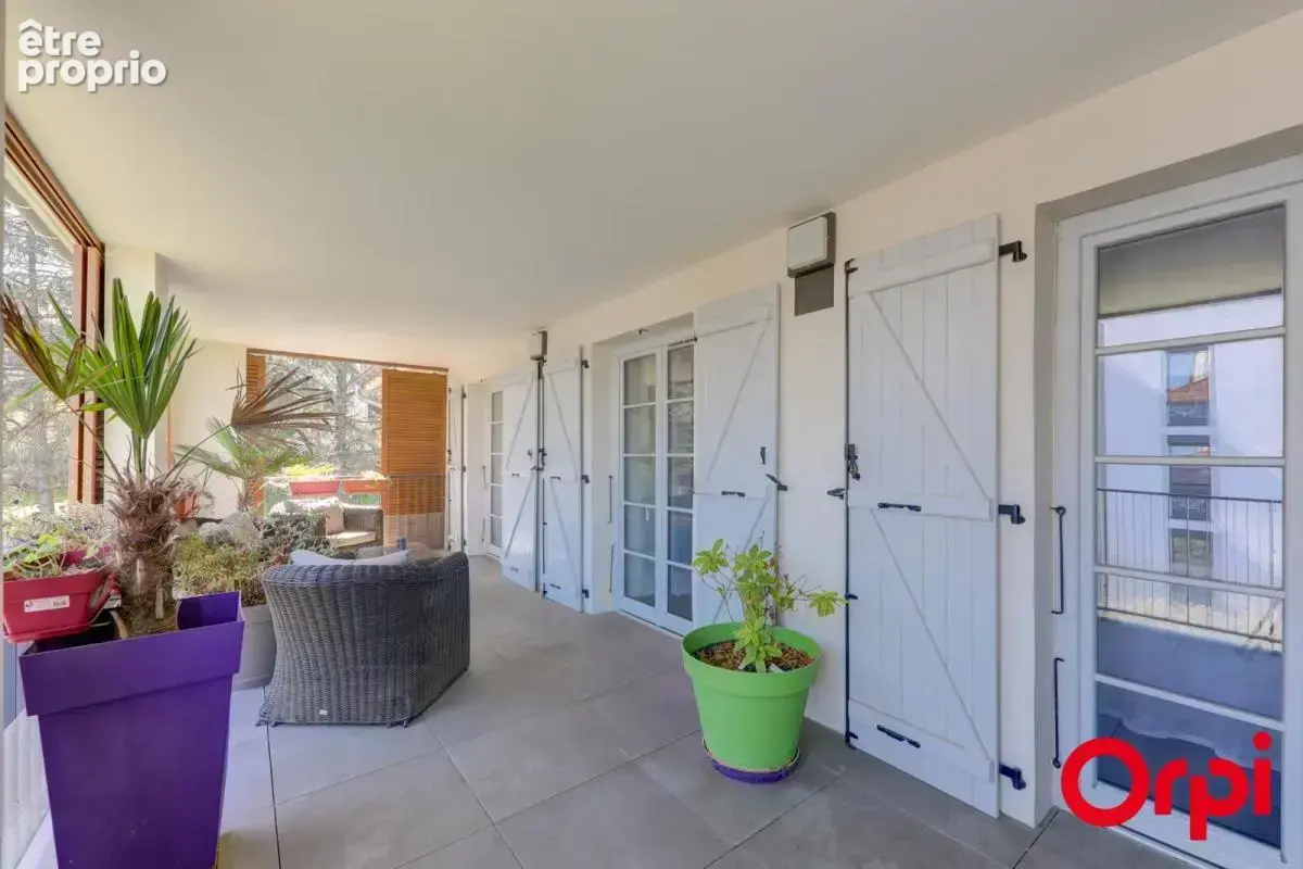 Magnifique  Duplex T4 avec terrasse et piscine - Lyon 5e - photo 5
